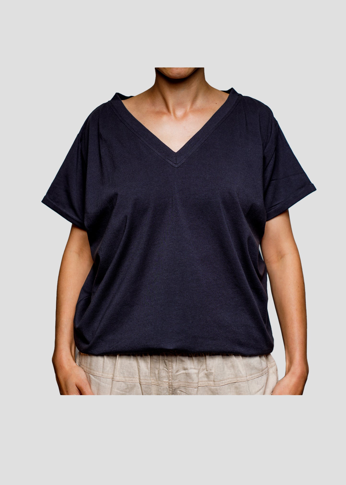 OneShu Label - The perfect v-neck tee (short sleeve)