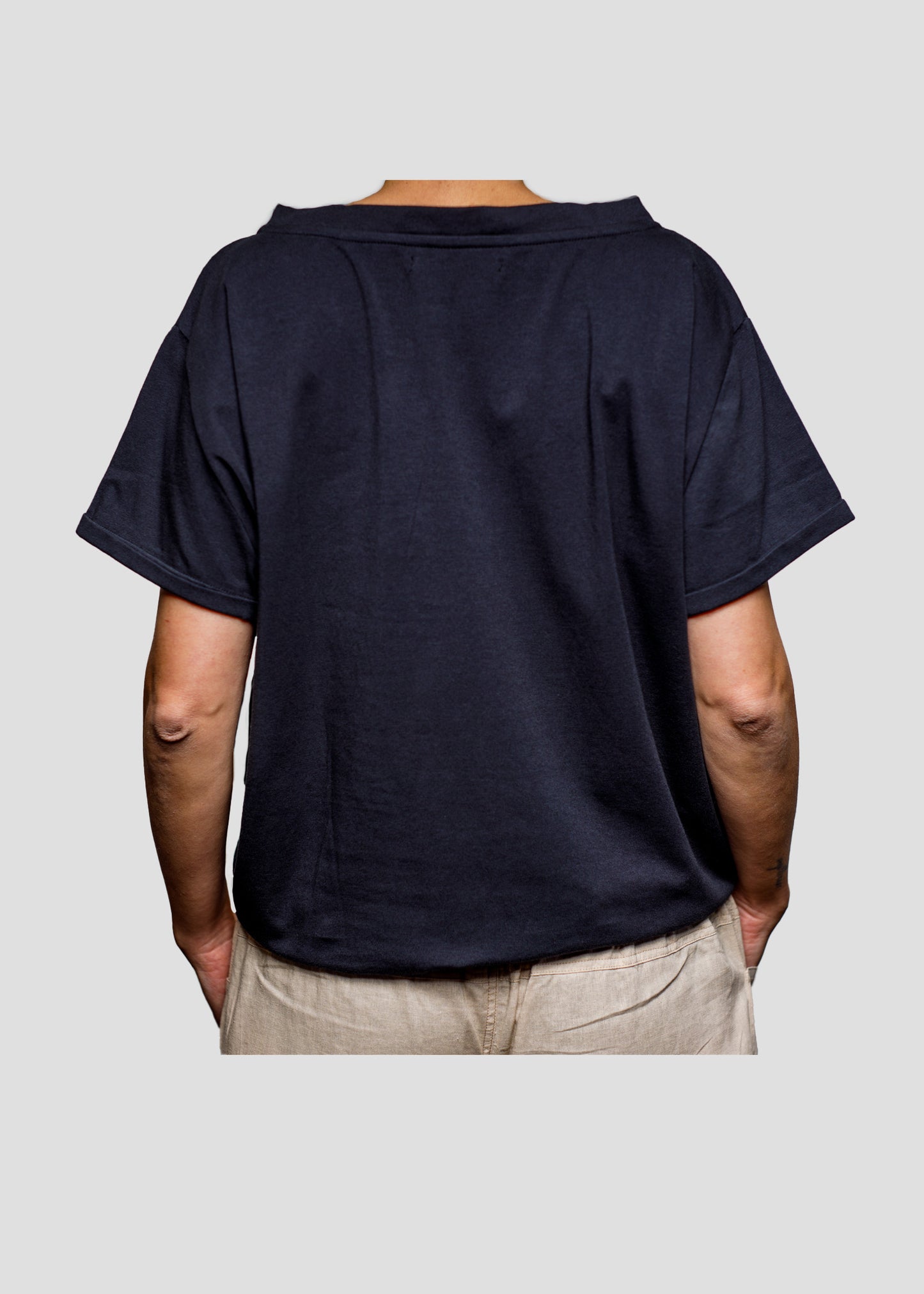 OneShu Label - The perfect v-neck tee (short sleeve)