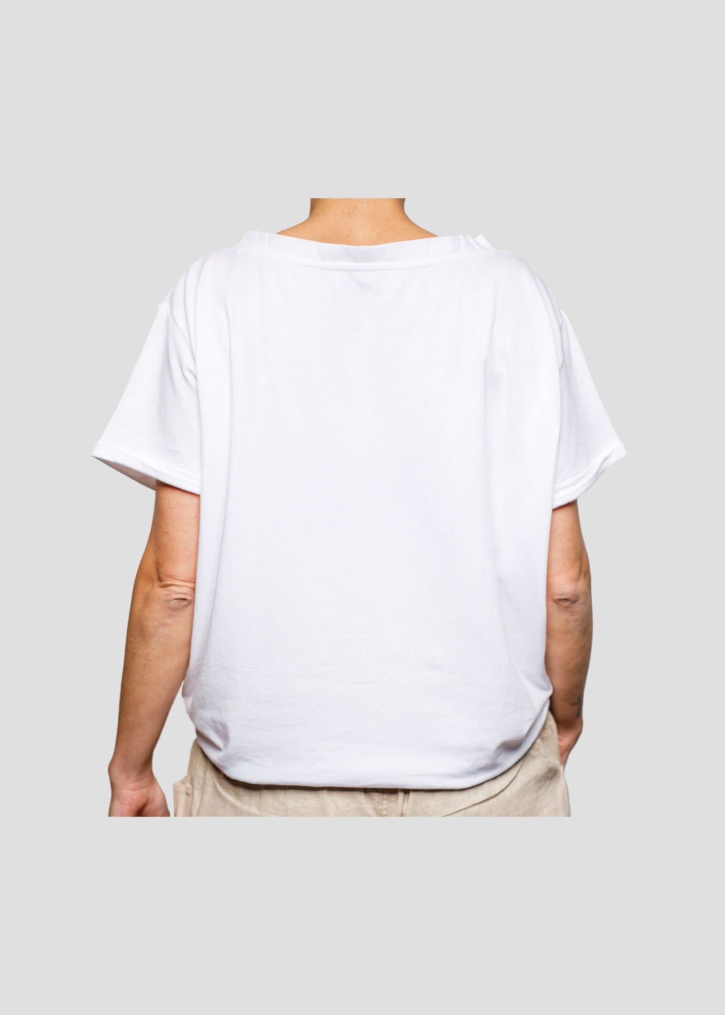 OneShu Label - The perfect v-neck tee (short sleeve)