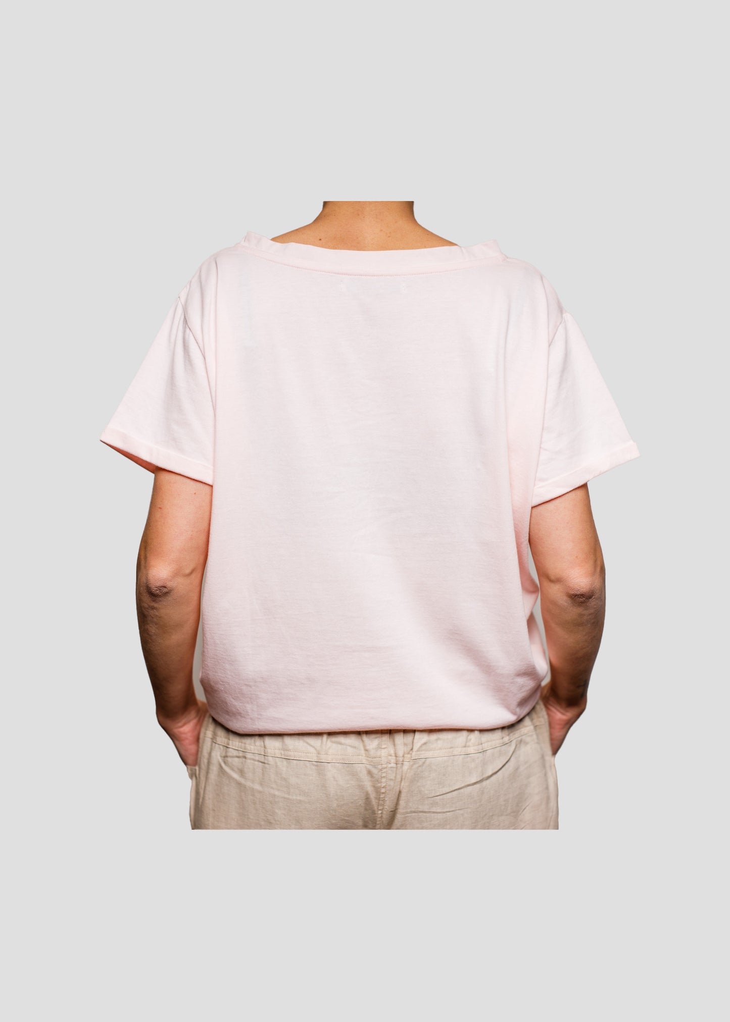 OneShu Label - The perfect v-neck tee (short sleeve)